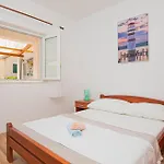 Ferienhaus Lovely In With House Sea View