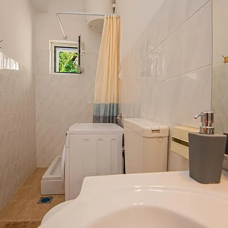 Lovely In With House Sea View