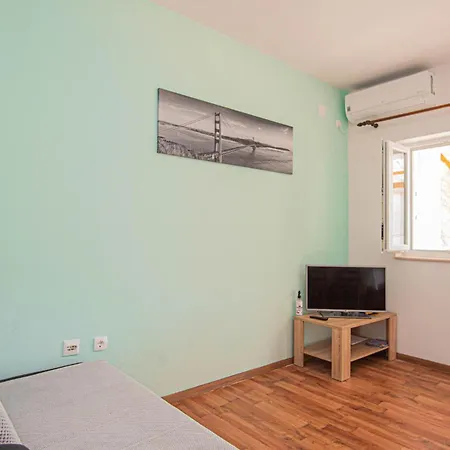 Gorgeous In With Kitchen Holiday home Grebastica