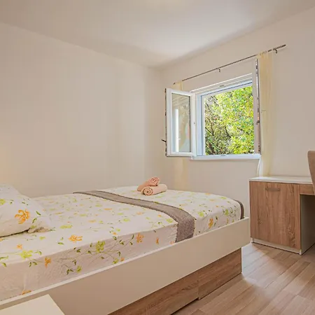 Lovely In With House Sea View Ferienhaus Grebaštica
