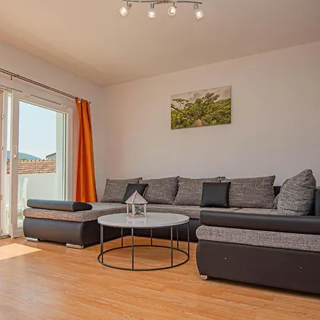 Gorgeous In With Kitchen Holiday home *